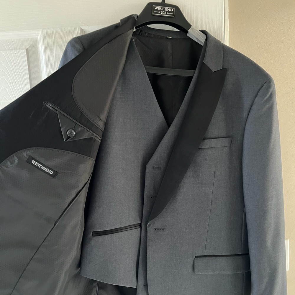 Great tuxedo for prom! The pants are 36 width by 30in leg and 42R jacket.